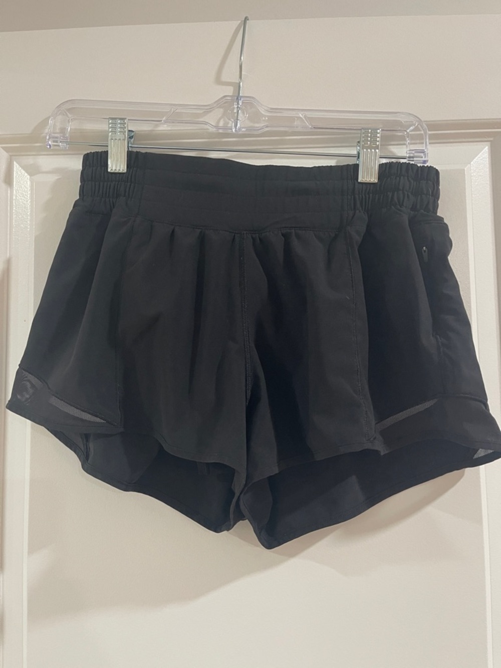 Lululemon HR 2.5” Hotty Hot Shorts